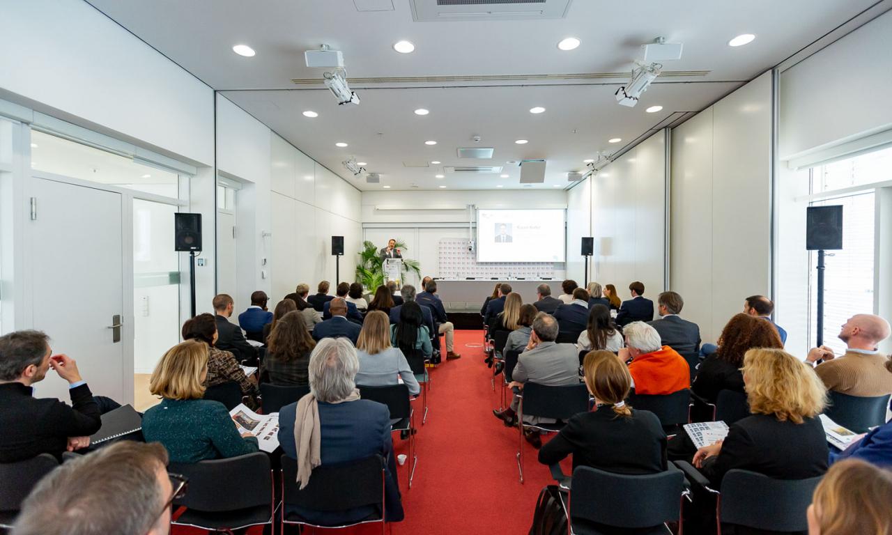 Roundtable, copyright Simon Piraux